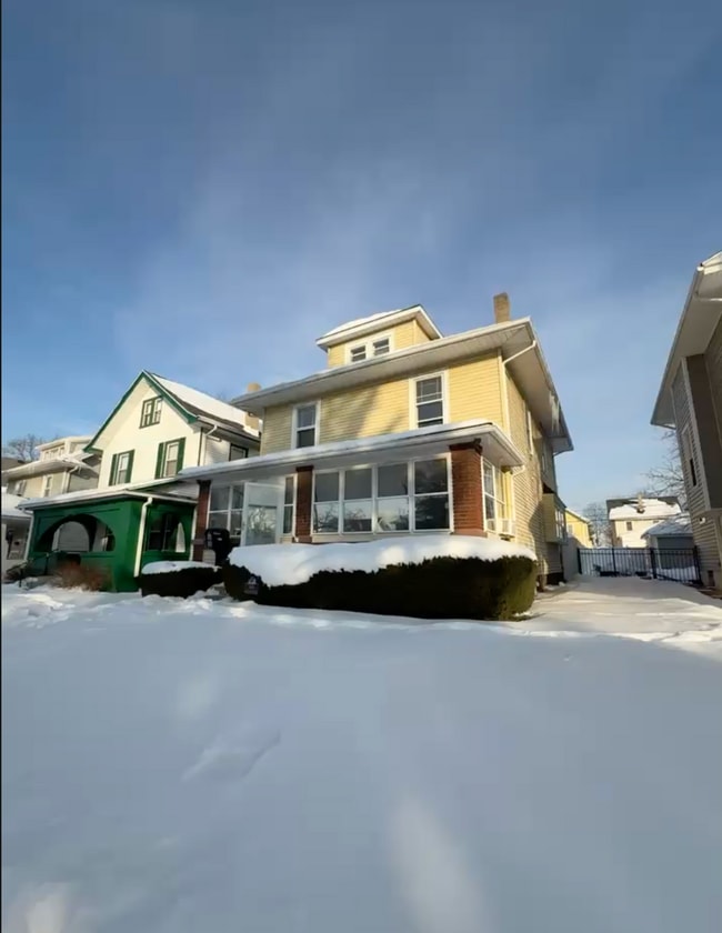 Building Photo - 836 St Nicholas Ave