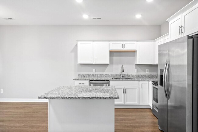 Building Photo - 5 Bedroom Home For Rent in St. Bethlehem Area!