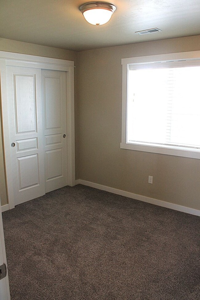 Building Photo - Southeast Boise Rental - Close to Micron