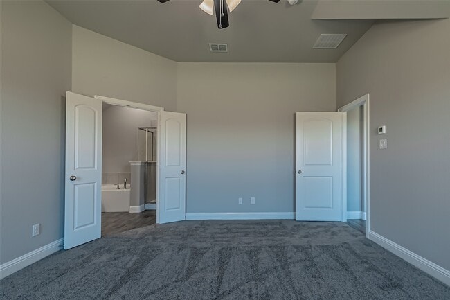 Building Photo - 422 Oleander Dr