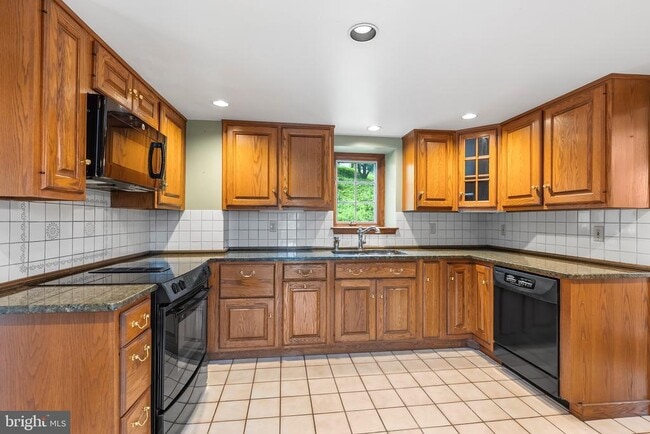 Building Photo - 607 E Wheel Rd