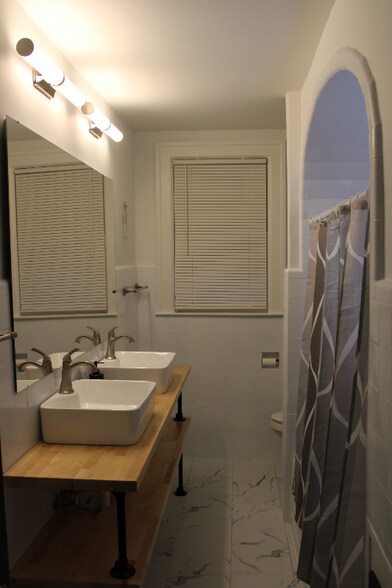 Building Photo - 298 Josephine St