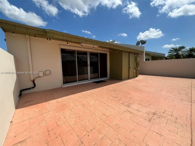 Building Photo - 11020 SW 124th Ct
