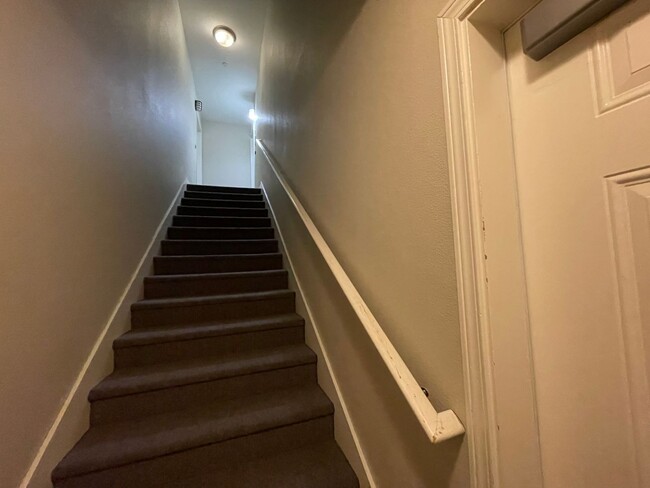 Building Photo - Incredible SE Hazelwood 2 Bedroom + 1 Bathroom Condo w/ included Garage and Washer & Dryer!!