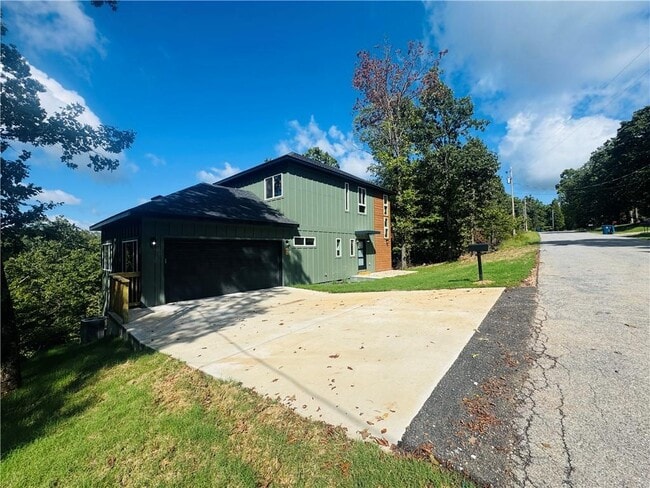 Building Photo - 61 Skipton Dr