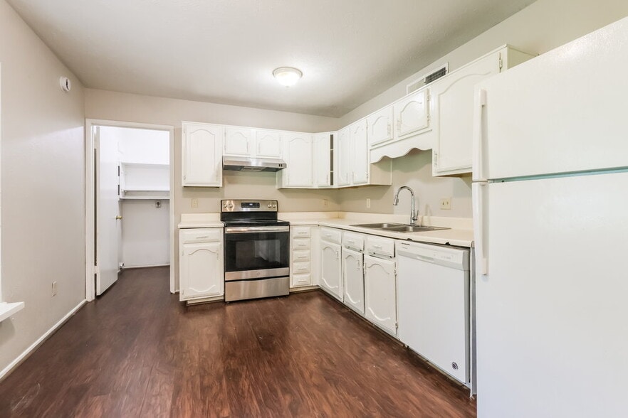 Building Photo - 2674 Lark Ln