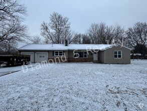 Building Photo - Large 4 bedroom - Completely Remodeled