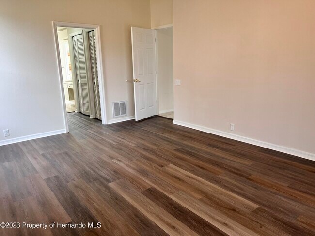 Building Photo - 9369 Ashley Dr