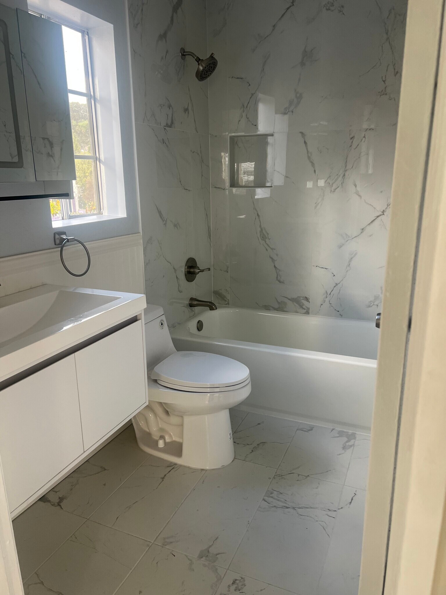 Bathroom - 3250 Andrita St