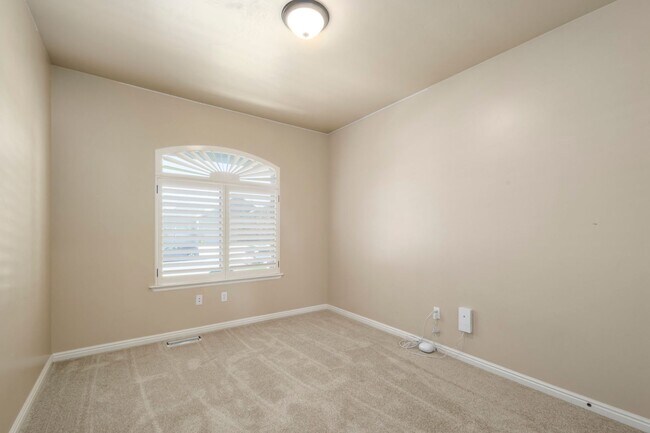 Building Photo - Move-In Ready Upstairs Unit – Available Now