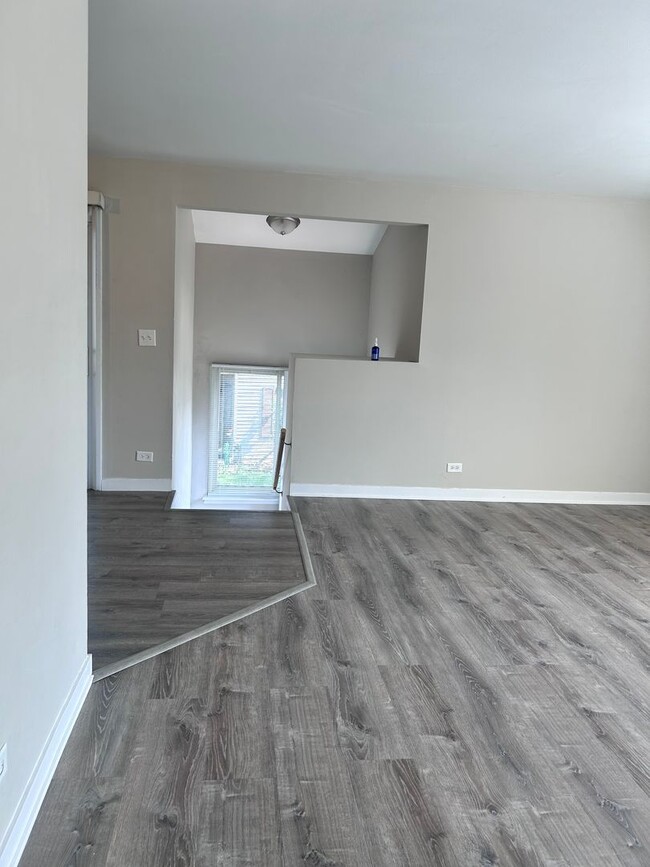 Building Photo - 1 Elm Ct