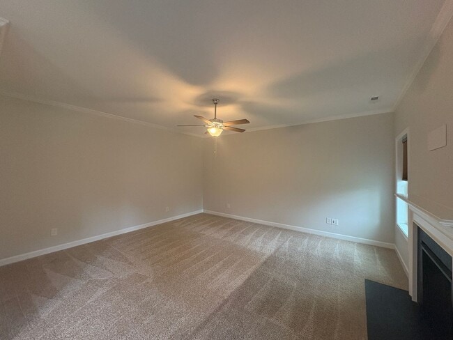 Building Photo - Gorgeous 4 Bed, 2.5 Bath Home in Fayetteville