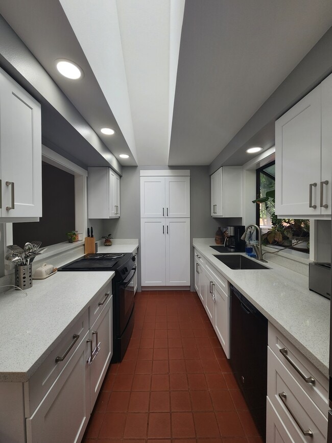 Building Photo - 20 Warbler Ln