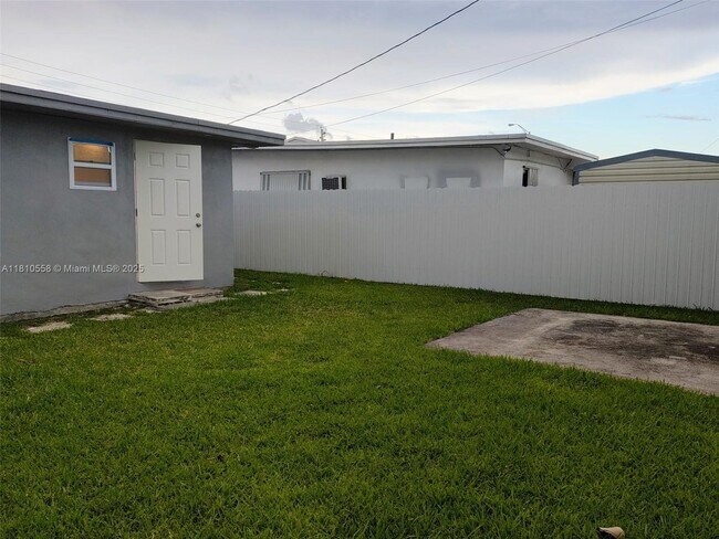Primary Photo - 1090 W 60th St