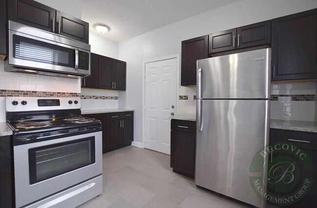 Building Photo - 3635 W Dickens Ave