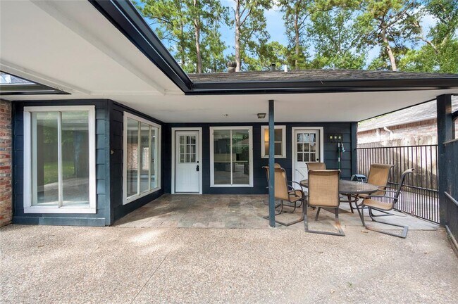 Building Photo - 16911 Summit Oaks Ln