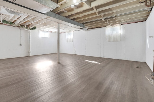 Building Photo - 301 Mill St