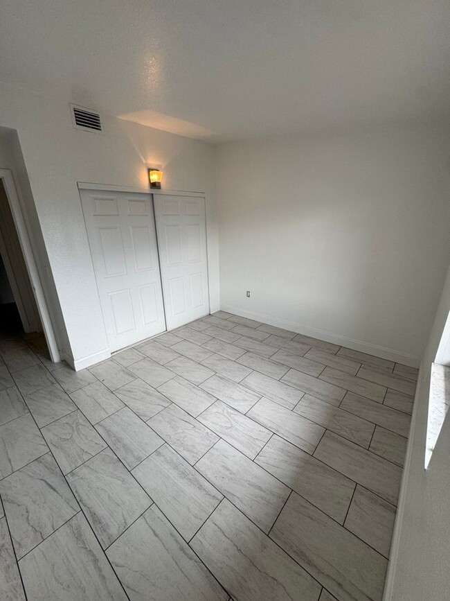 Building Photo - Saint Paul Dr