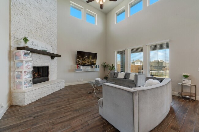 Building Photo - 3825 Honey Grove Dr