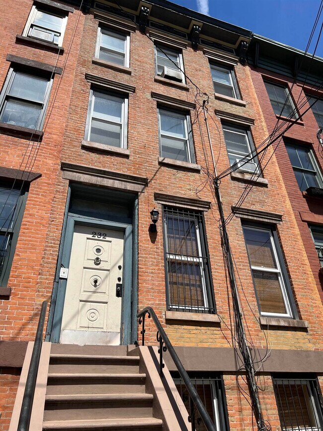 Primary Photo - 232 6th St