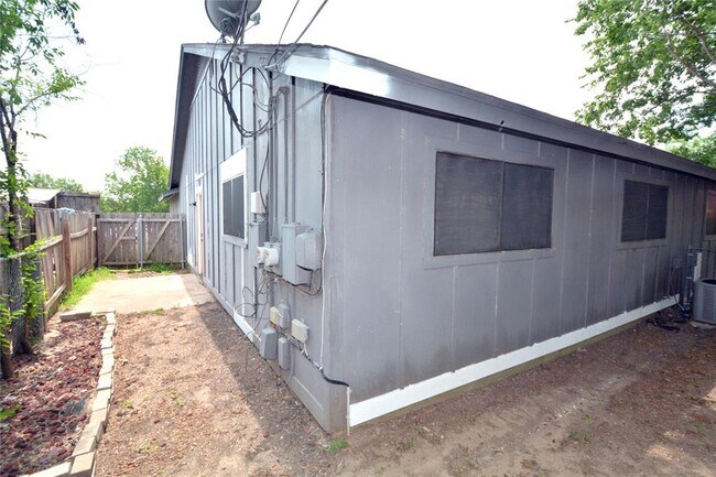Building Photo - 11314 Walnut Ridge Dr