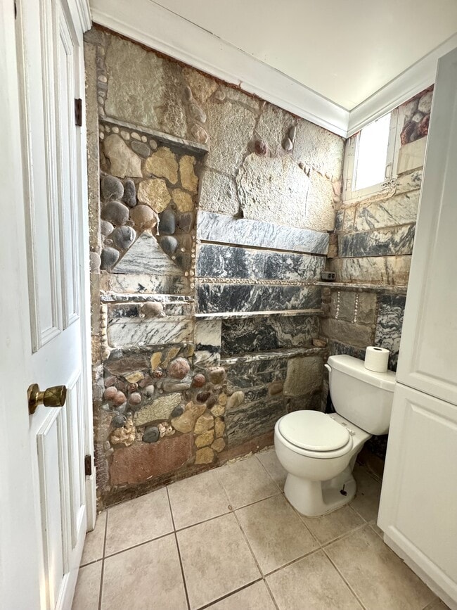 Building Photo - 624 N Wentz St