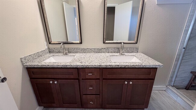 Building Photo - 2222 Sunset Trail