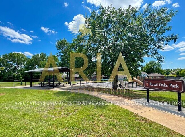 Building Photo - BEAUTIFUL 3 BED/2 BATH HOME IN ROYAL OAKS!...
