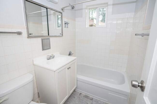 Building Photo - Comfortable 2-Bedroom Home on Large Fenced Corner Lot