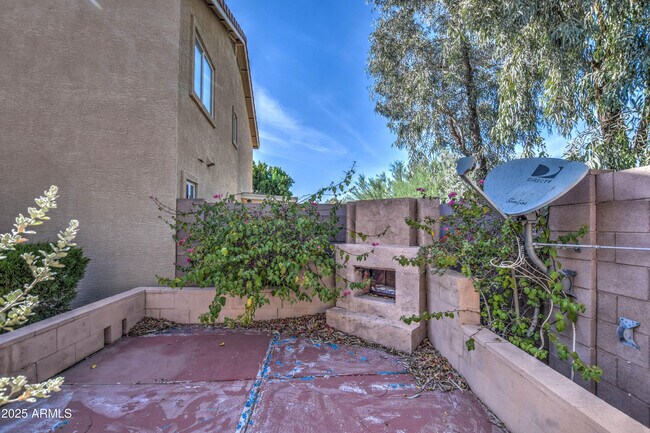 Building Photo - 6660 E Riverdale St