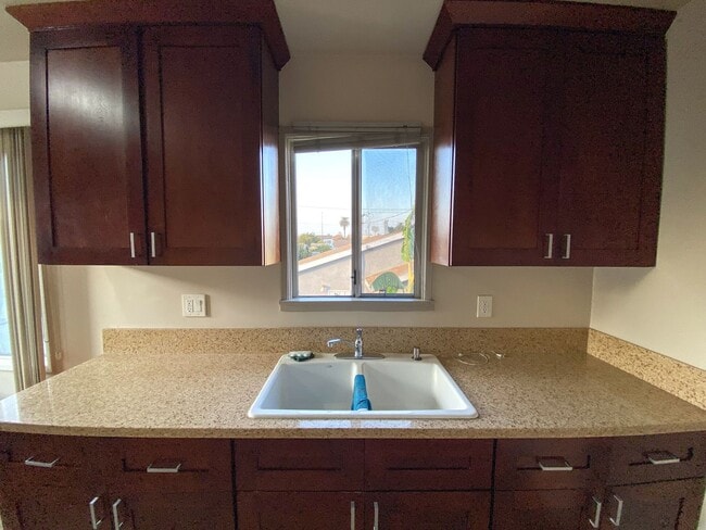 Interior Photo - 1135 W 90th St