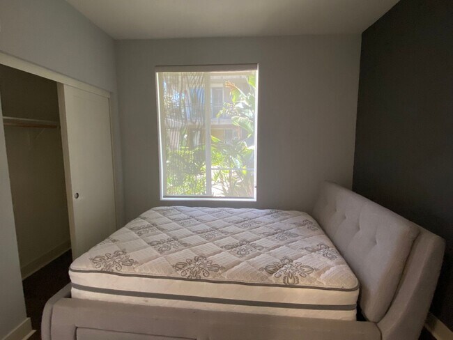 Building Photo - Beautiful Townhouse 3 Bedroom + 3 Bathroom