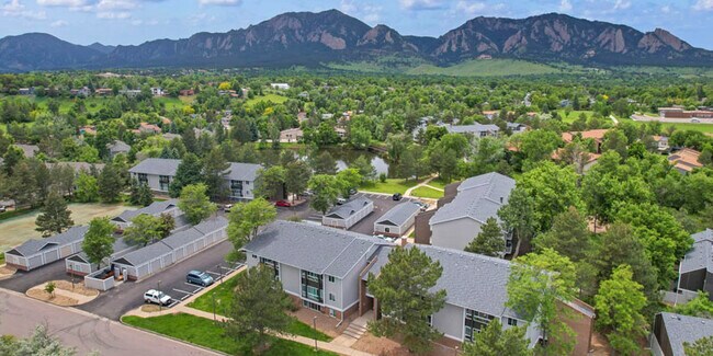 Building Photo - 855 W Moorhead Cir