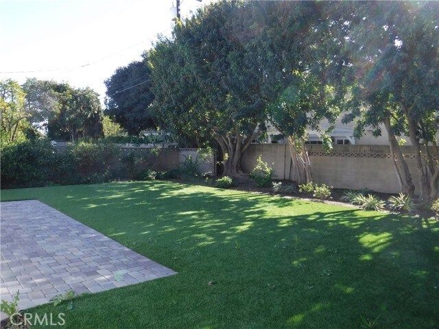 Building Photo - 8042 Taylor Dr