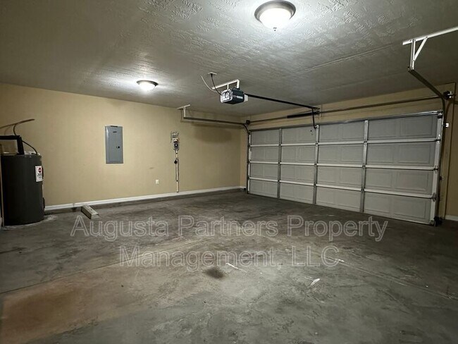 Building Photo - 206 High Meadows Cir