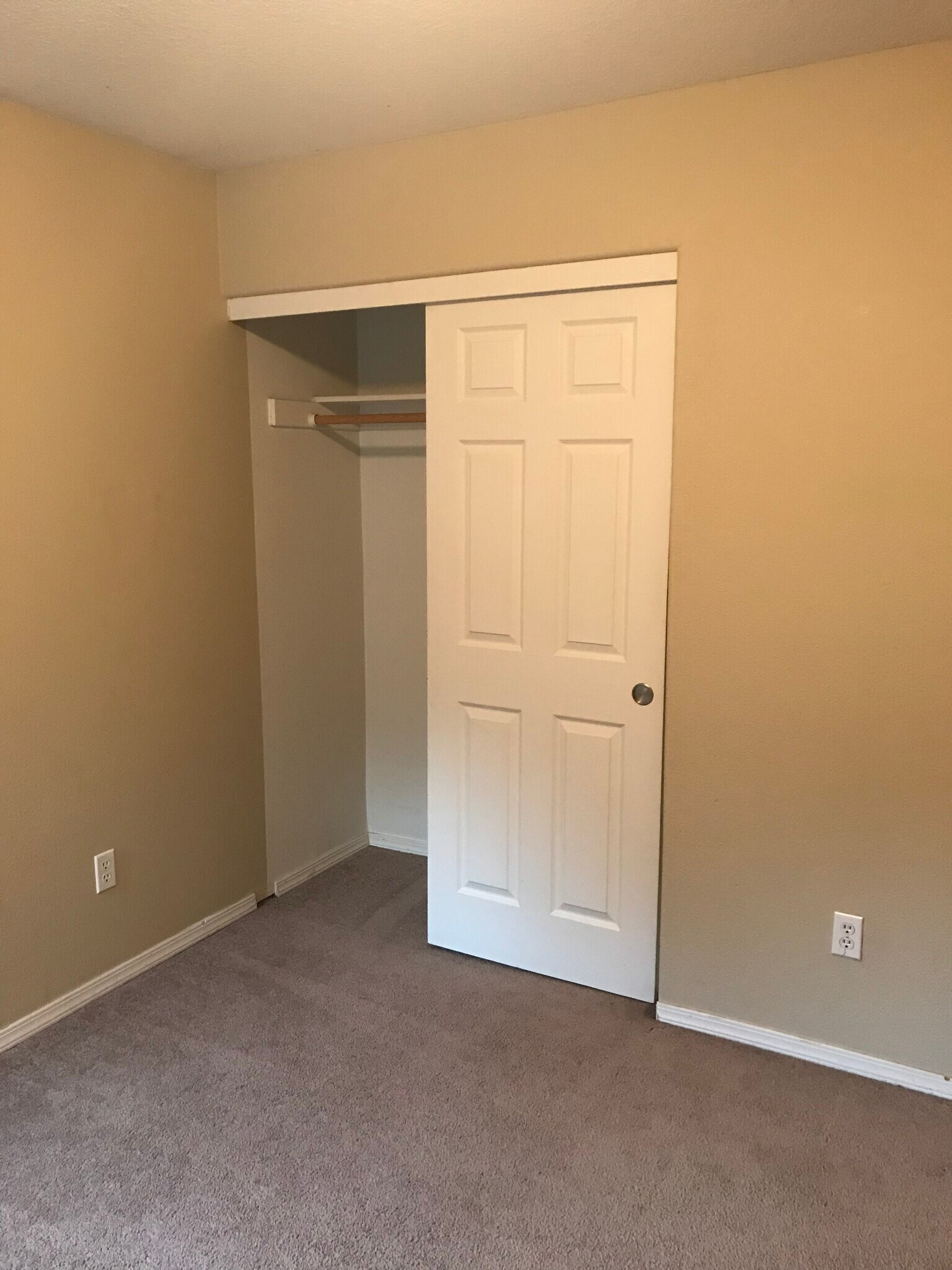 Building Photo - 3013 Main St