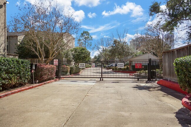 Building Photo - 5711 Sugar Hill Dr