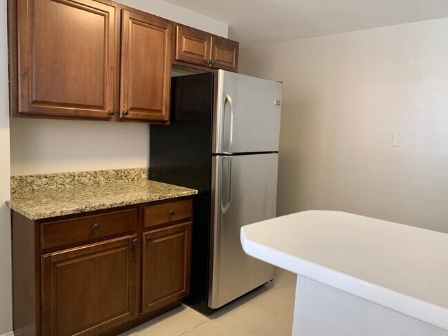 Building Photo - 1112 Moorlands Dr