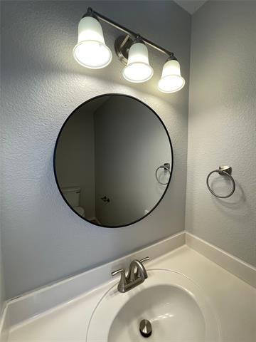 Building Photo - 2713 Chatsworth Dr