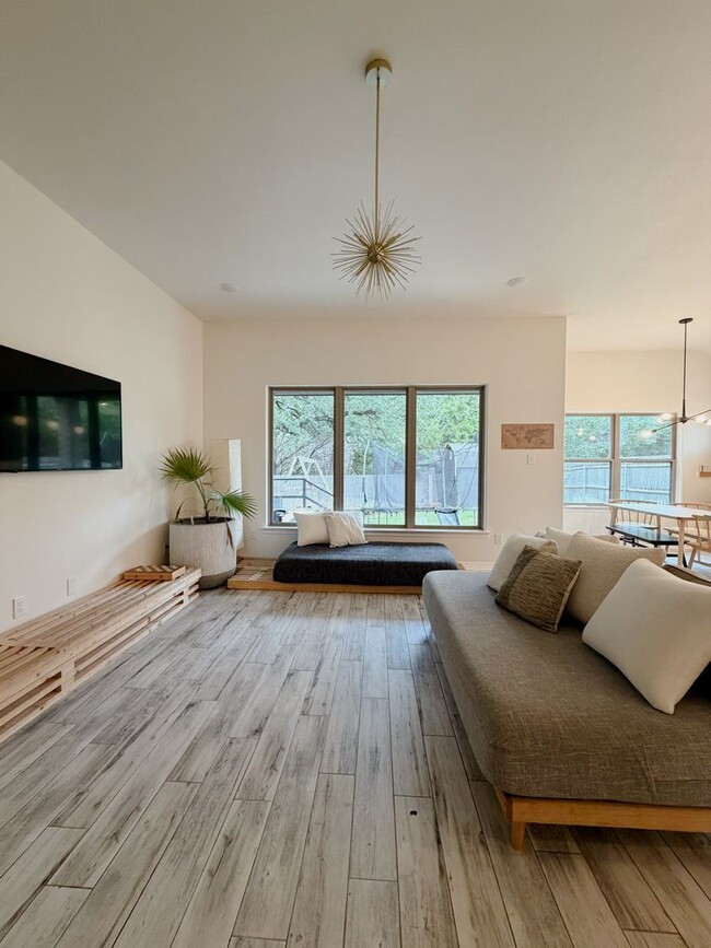 Building Photo - Gorgeous Home - MUST SEE!!