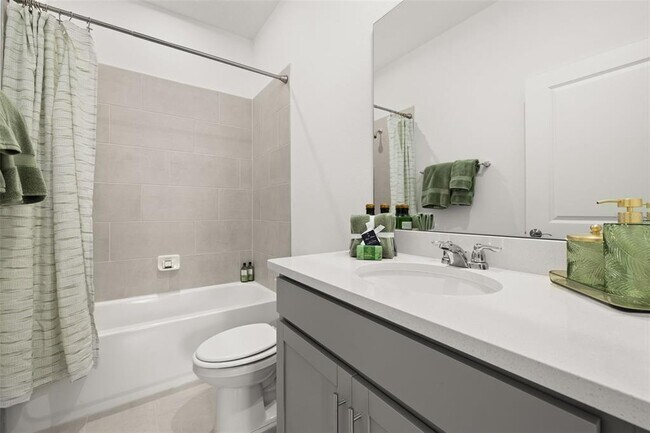 Building Photo - 1335 Normandy Dr