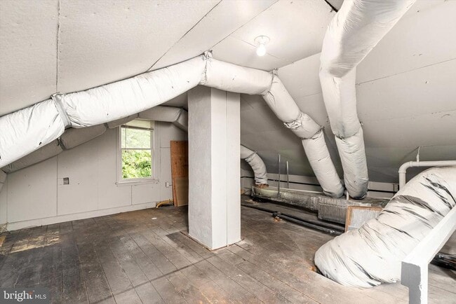 Building Photo - 116 School Ln