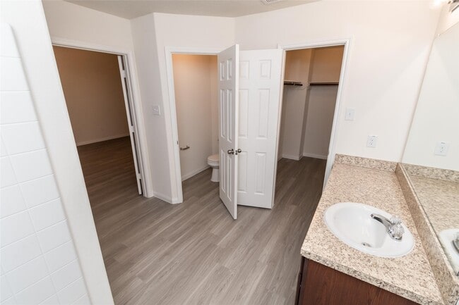 Building Photo - 3918 Calgary Cir