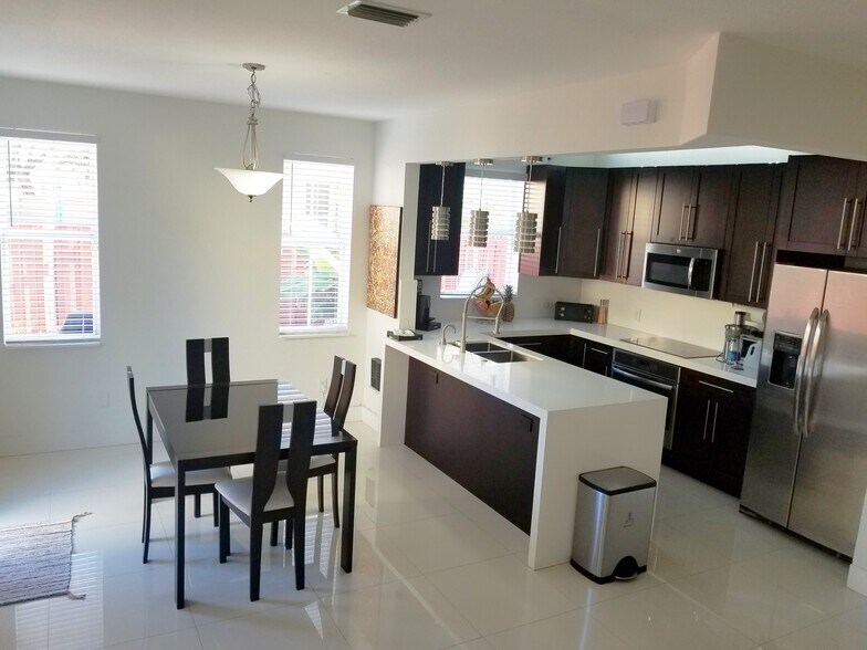 Building Photo - 15761 SW 42nd St