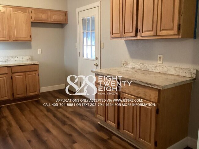 Building Photo - *AVAILABLE NOW* SPACIOUS 3 BED/1.5 BATH SINGLE FAMILY HOME IN MWC!
