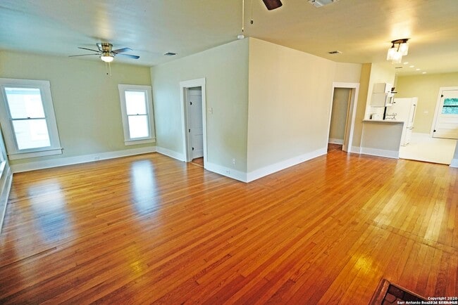 Building Photo - 412 E Myrtle St