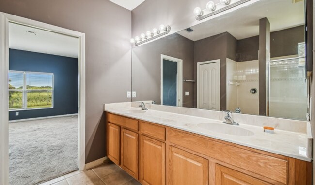 Building Photo - 2760 Suncoast Lakes Blvd