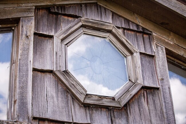 Building Photo - 3924 Hamden Hill Rd
