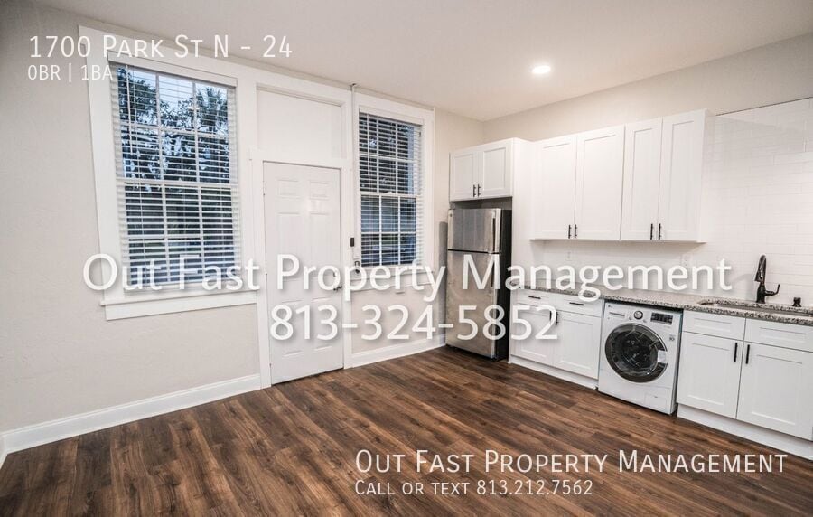 Building Photo - 1700 Park St N