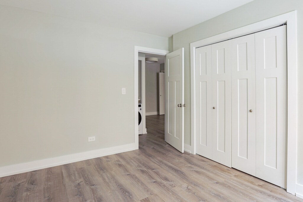 Building Photo - 448 W Barry Ave